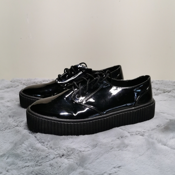 Shellys London - Picture 2 of 9